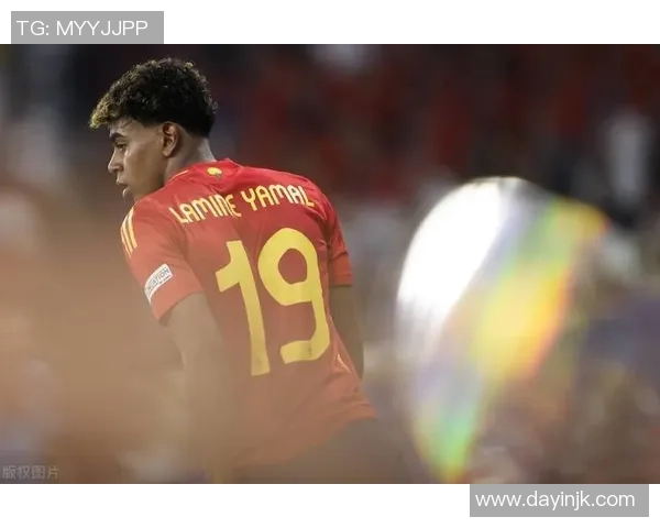 西班牙足球明星肖像画展现精彩球场瞬间与个人风采